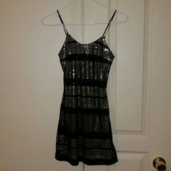 3 for $10 (on all items $10 or less in closet) Sequined tank/dress - Picture 1 of 1